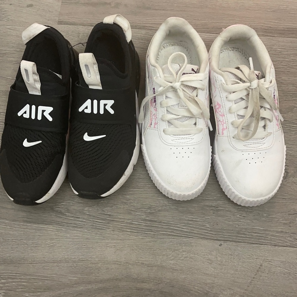 2 pair of shoes just needs to be wiped off